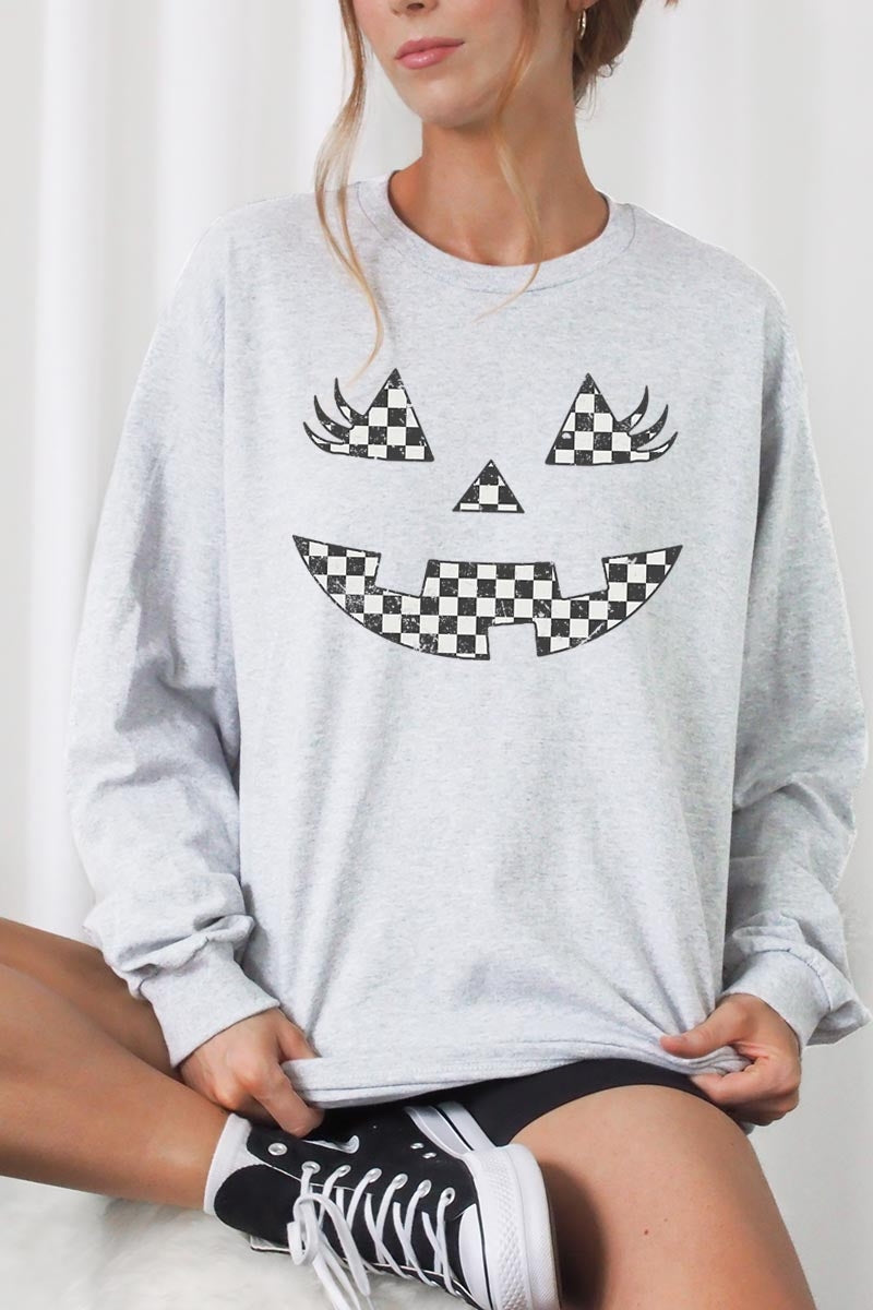 UL240P-E3149 Checker Pumpkin Face Graphic Plus Long Sleeve Tee $17