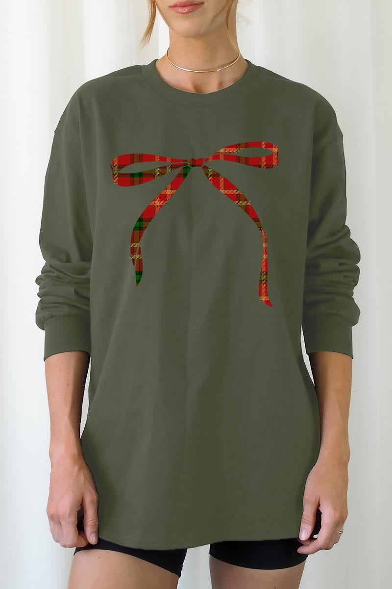 UL240P-E3211 Red Bow Christmas Graphic Plus Long Sleeve Tee $17
