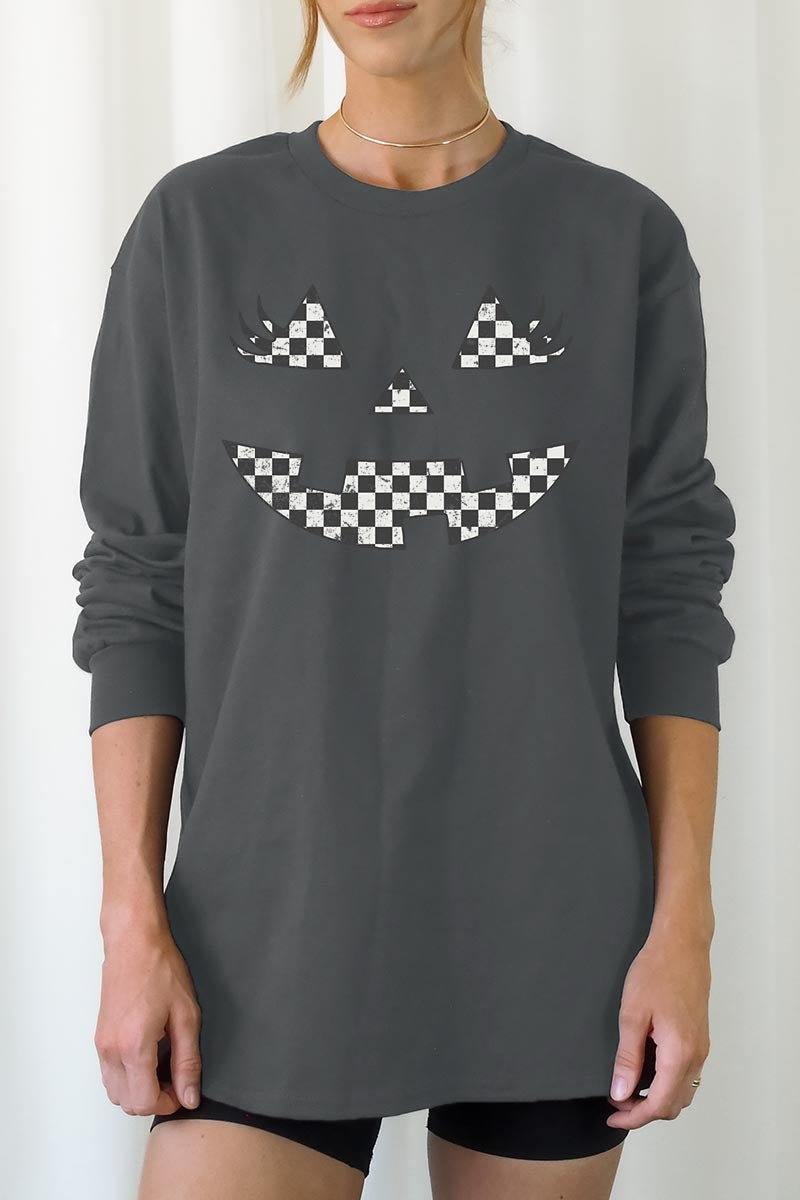 UL240P-E3149 Checker Pumpkin Face Graphic Plus Long Sleeve Tee $17